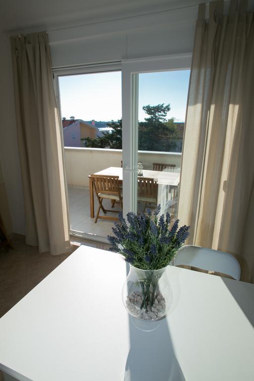 Apartments Rina Novalja Eksteriør billede